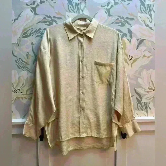 Grade&gather Button-up Batwing Hi Low Blouse, Size Medium - Picture 1 of 8